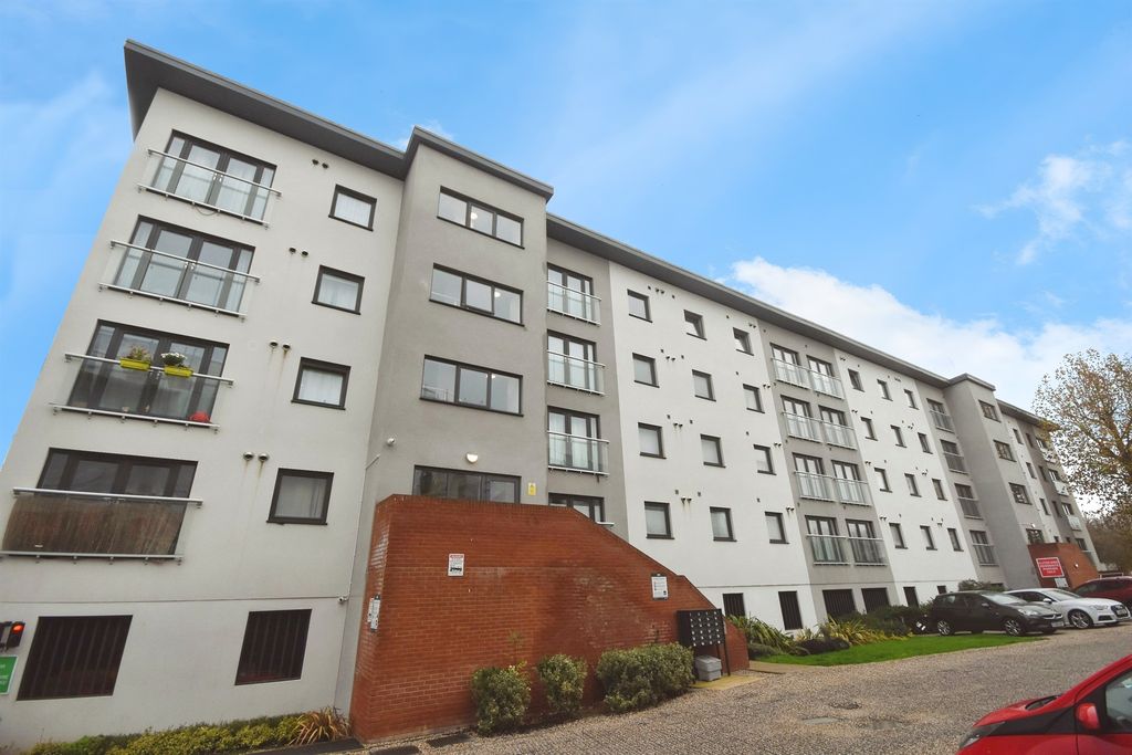 Property photo 1 of 15