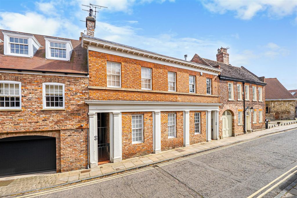 Property photo 1 of 13 External