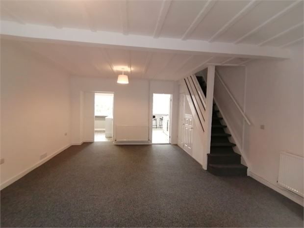 Property photo 3 of 14 Lounge