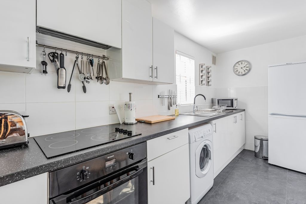 Property photo 1 of 8 647702 (4)