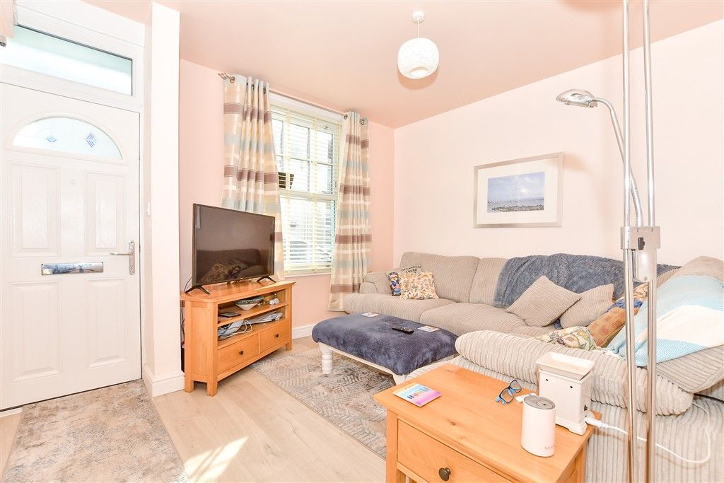 Property photo 3 of 8 Lounge