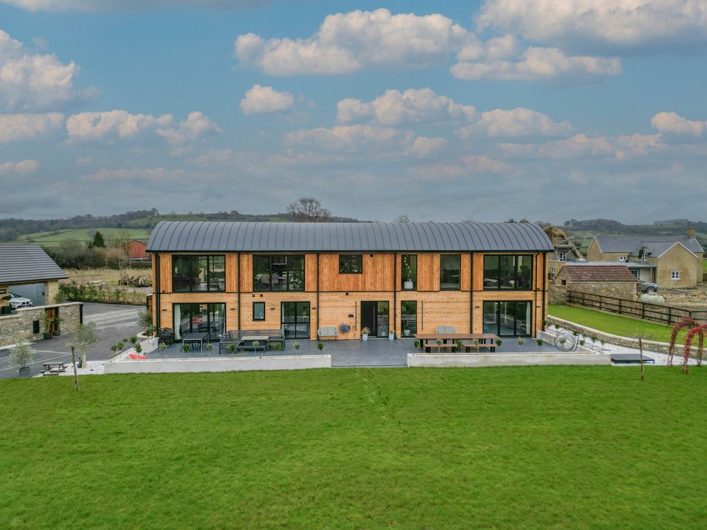 Property photo 1 of 31