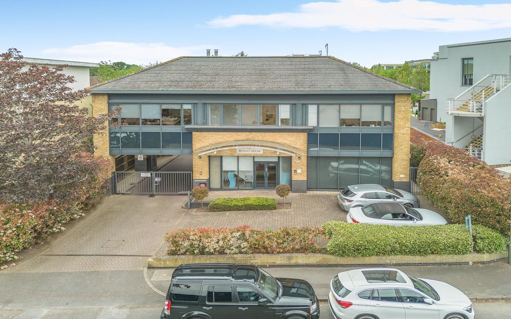 Property photo 2 of 25 Ruxley House, 2 Hamm Moor Lane, Weybridge, Kt15 2Sa