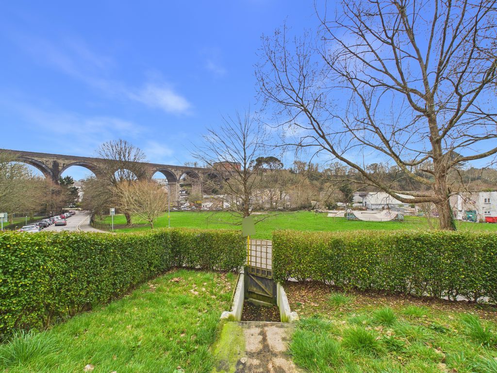Property photo 1 of 12 Front Garden And View