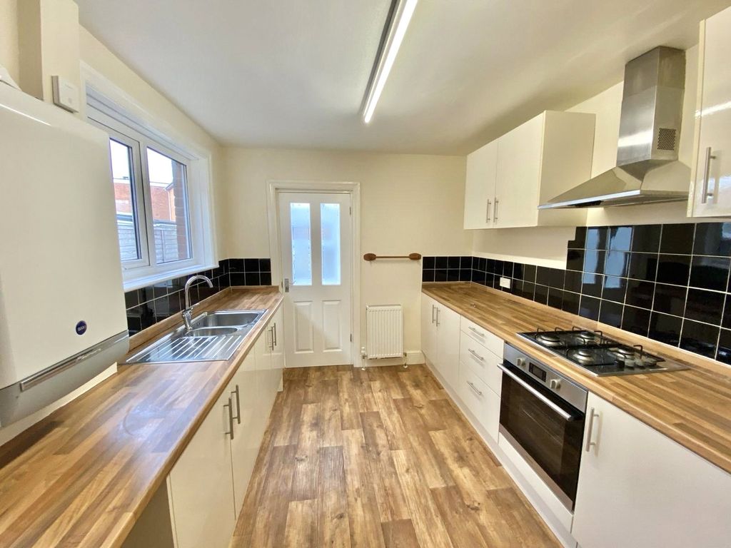 Property photo 1 of 9 Kitchen