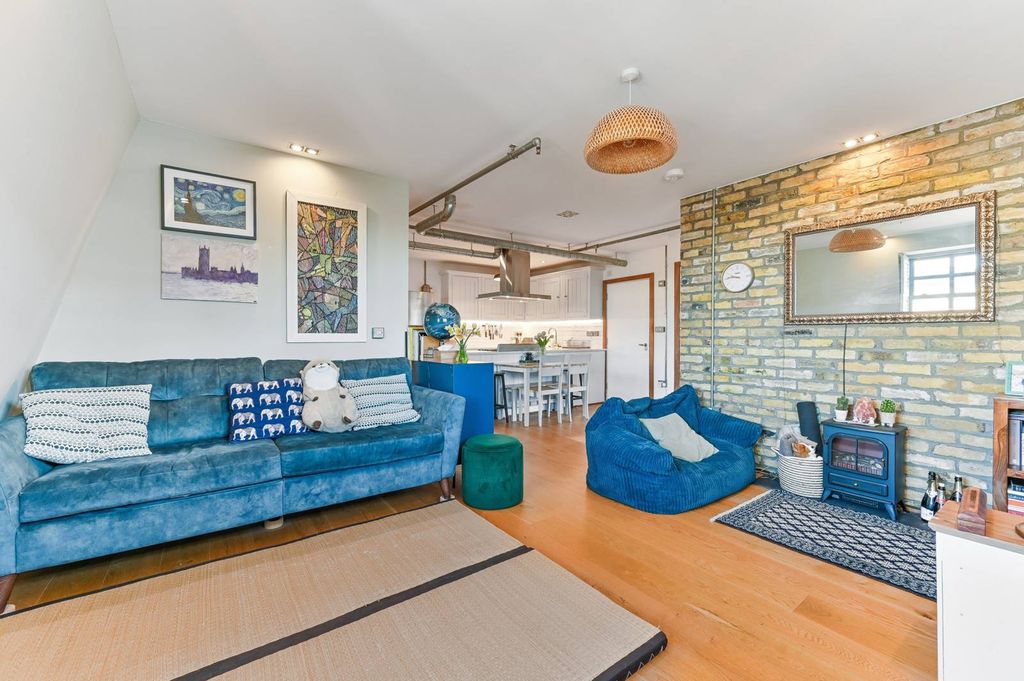 Property photo 3 of 22