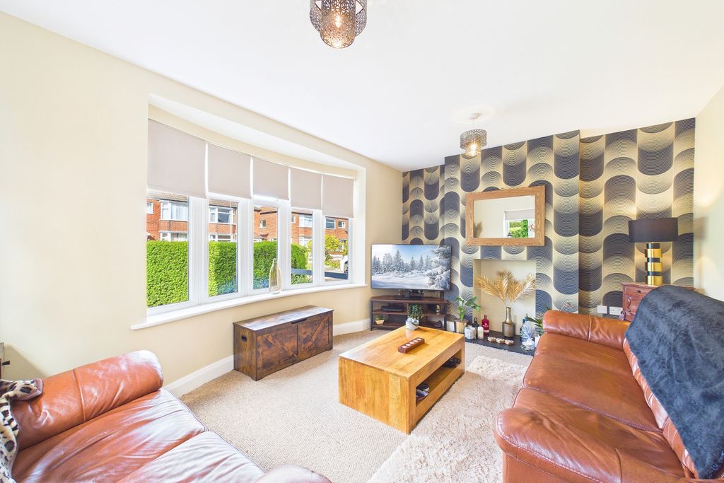 Property photo 2 of 18 Cam02279G0-Pr0078-Still001