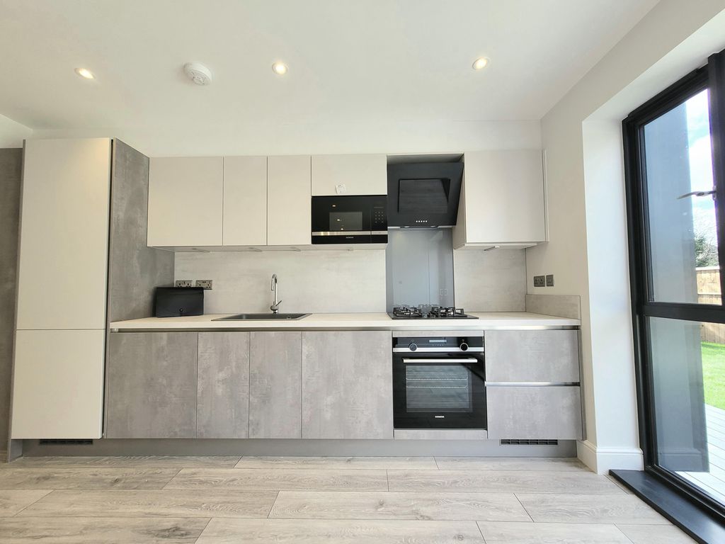 Property photo 3 of 10 Image