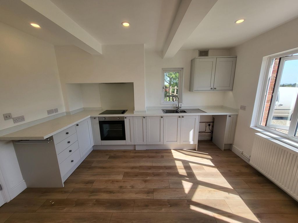 Property photo 2 of 10 Kitchen Dining Room