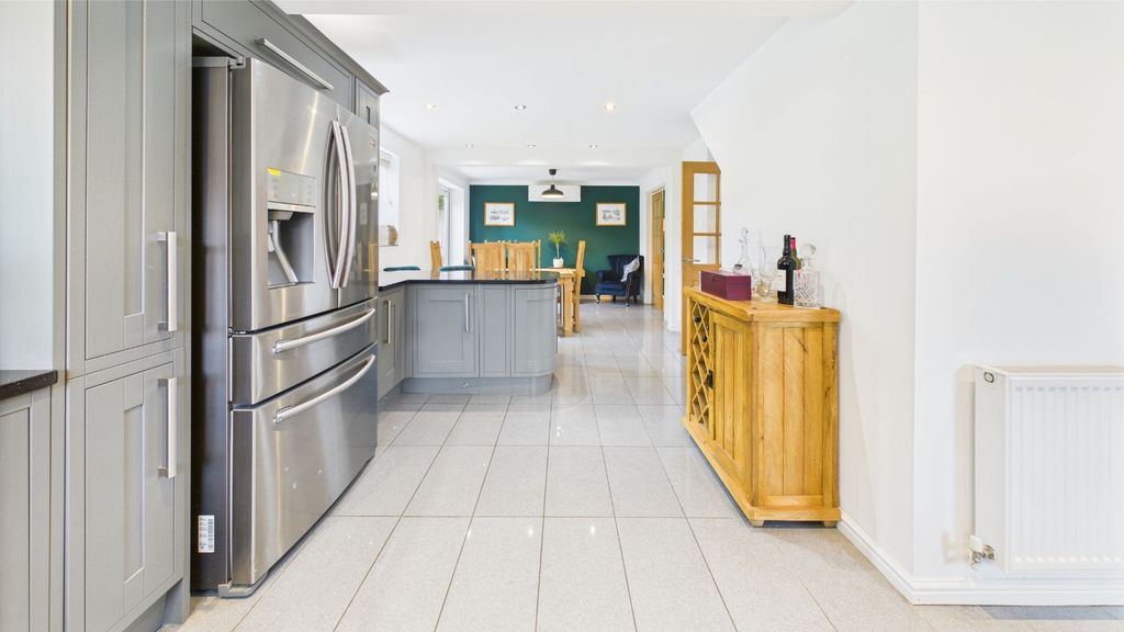 Property photo 2 of 38 4099216