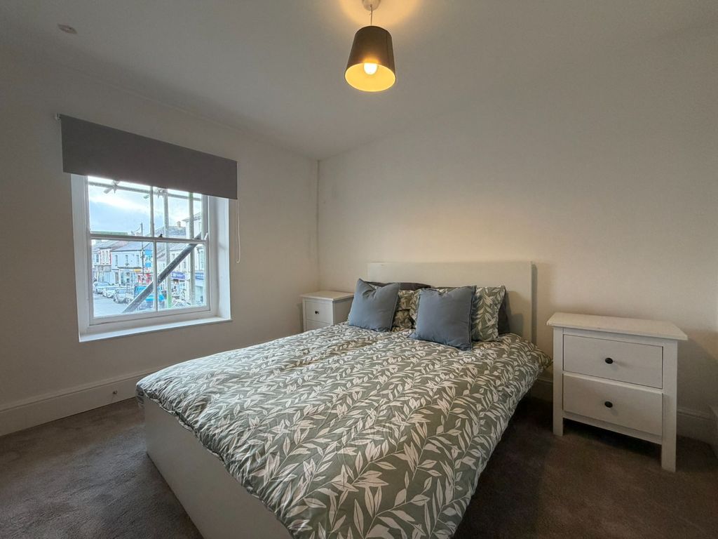 1 bed flat for sale2-3 The Square, Holsworthy, Devon EX22 photo 4
