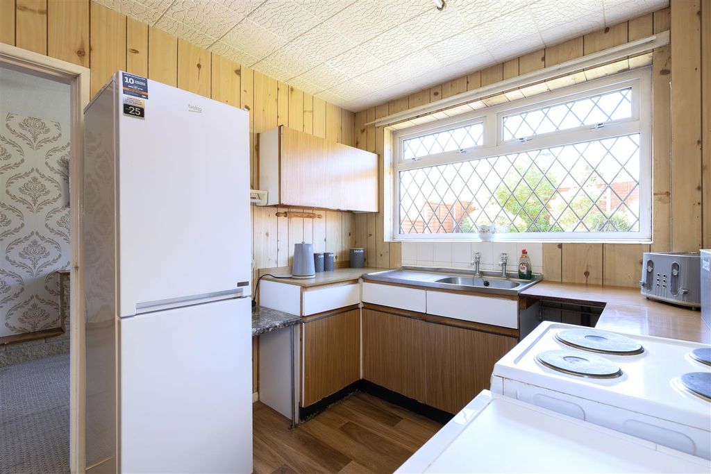 Property photo 3 of 21 Kitchen