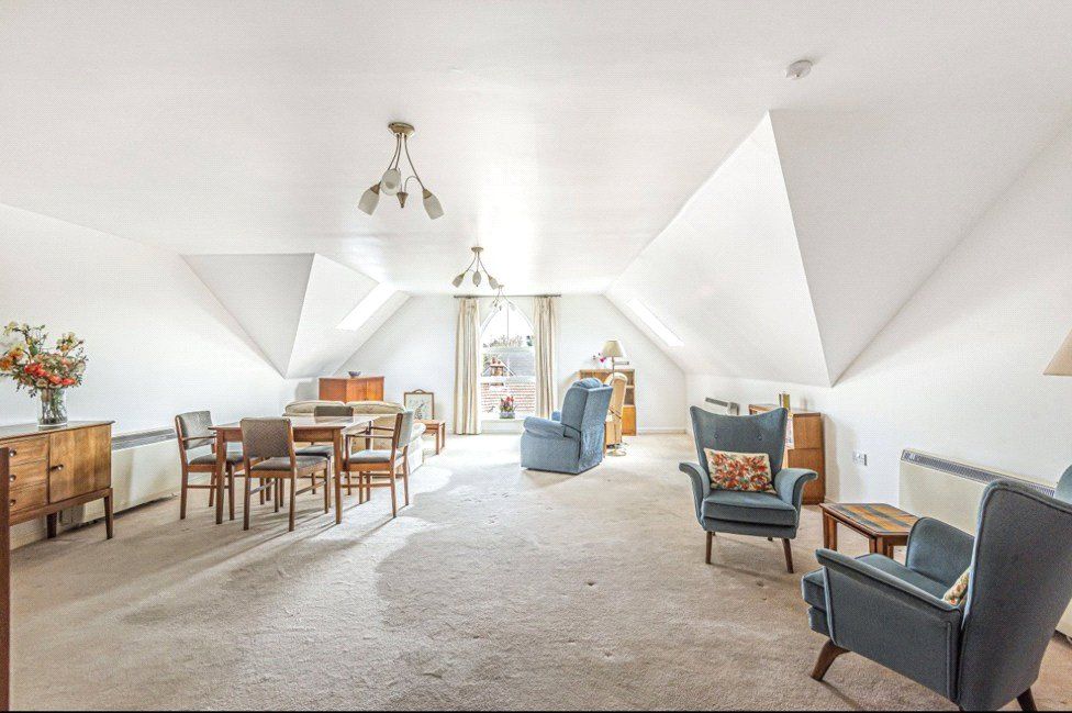 Property photo 2 of 11 Living Room