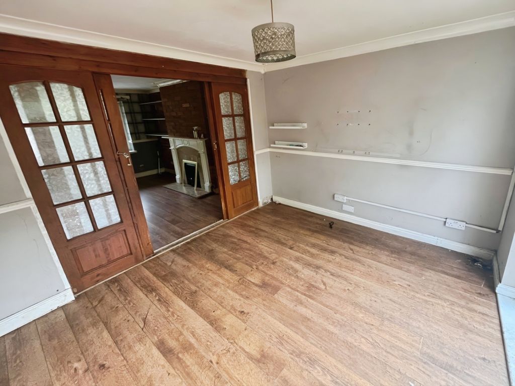 Property photo 3 of 15 Pbox-Living_Room-321312.Jpeg