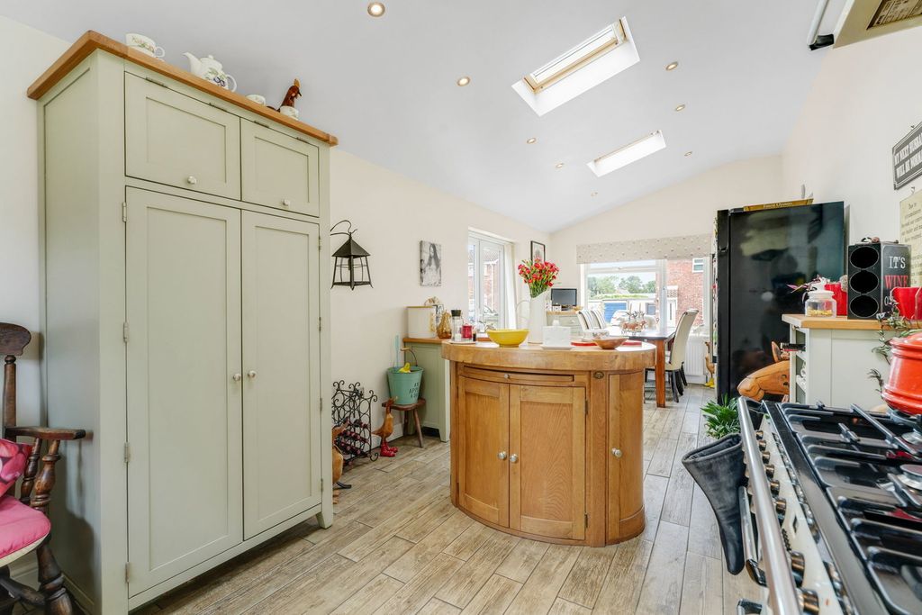 Property photo 2 of 26