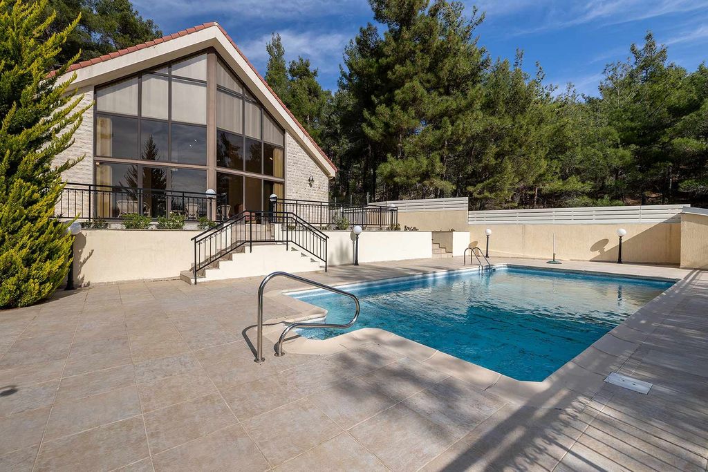 Property photo 2 of 29