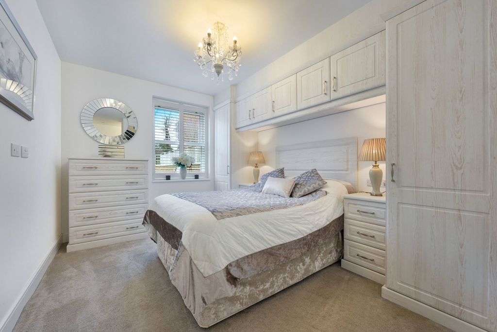Additional image 7 of 2 bed flat for sale1 Eden Place, Oxted RH8