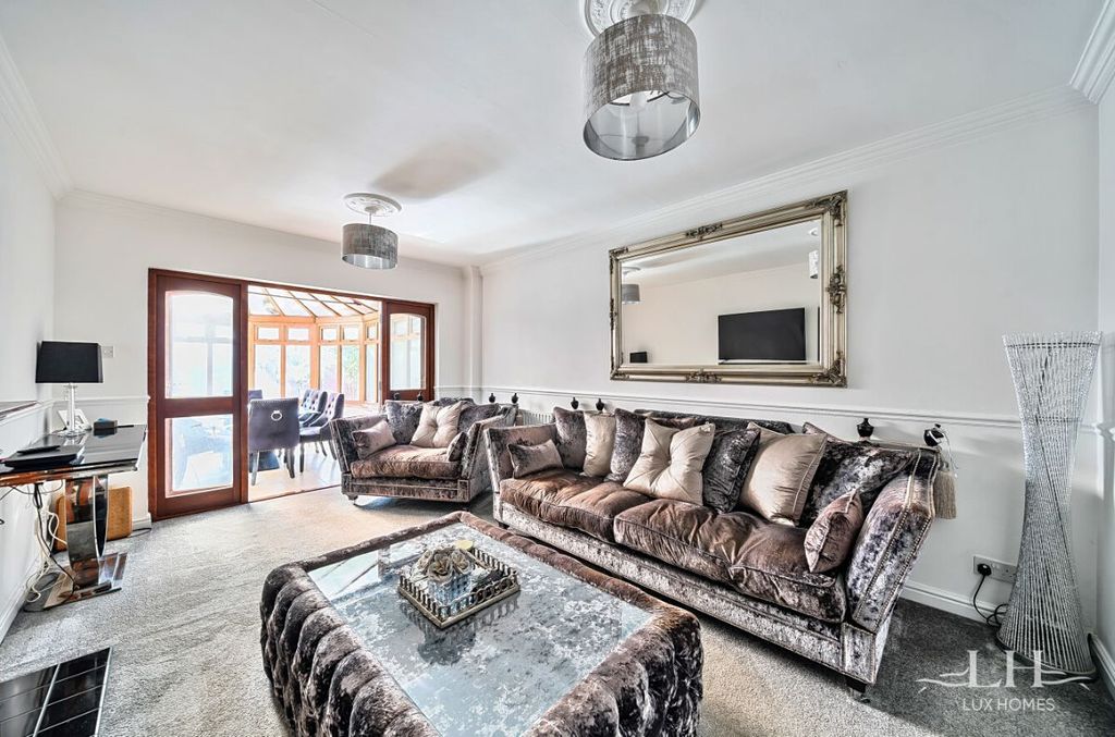 Property photo 2 of 34