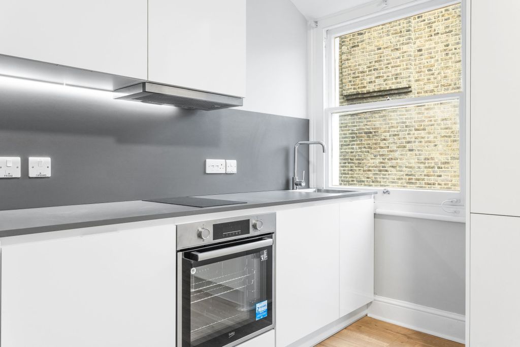 Property photo 2 of 10 Kitchen