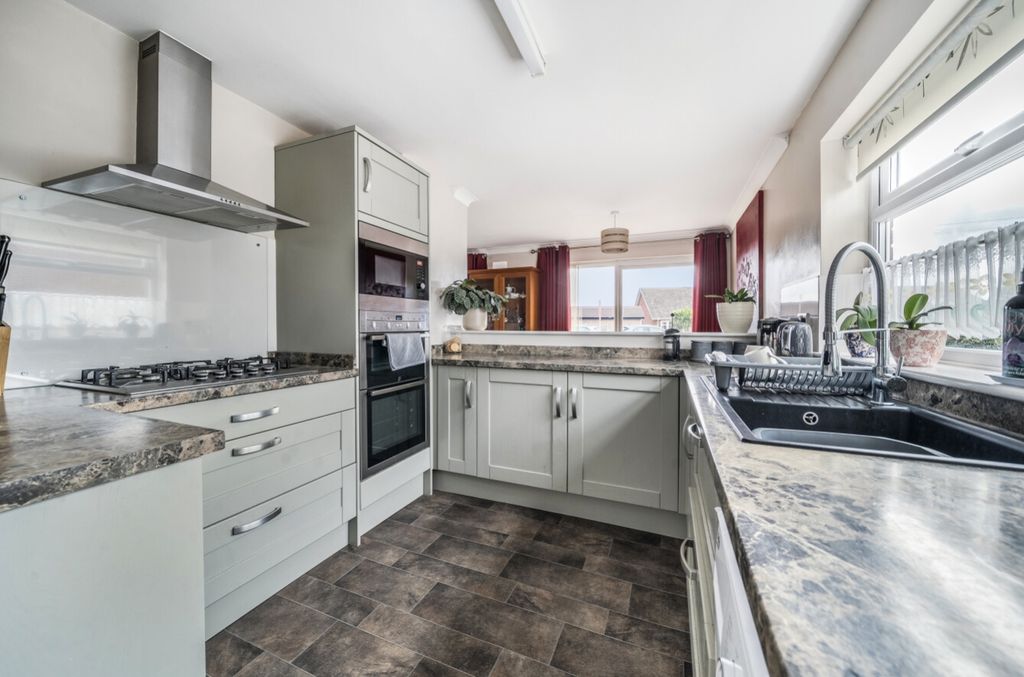 Property photo 2 of 22 1331614-16-688A73F1d764F