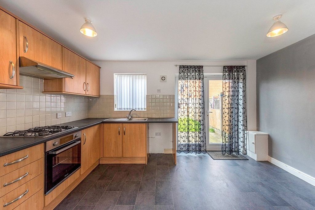 Property photo 2 of 4 Kitchen