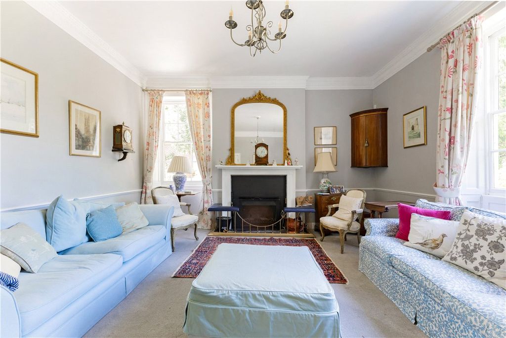 Property photo 3 of 27 Drawing Room