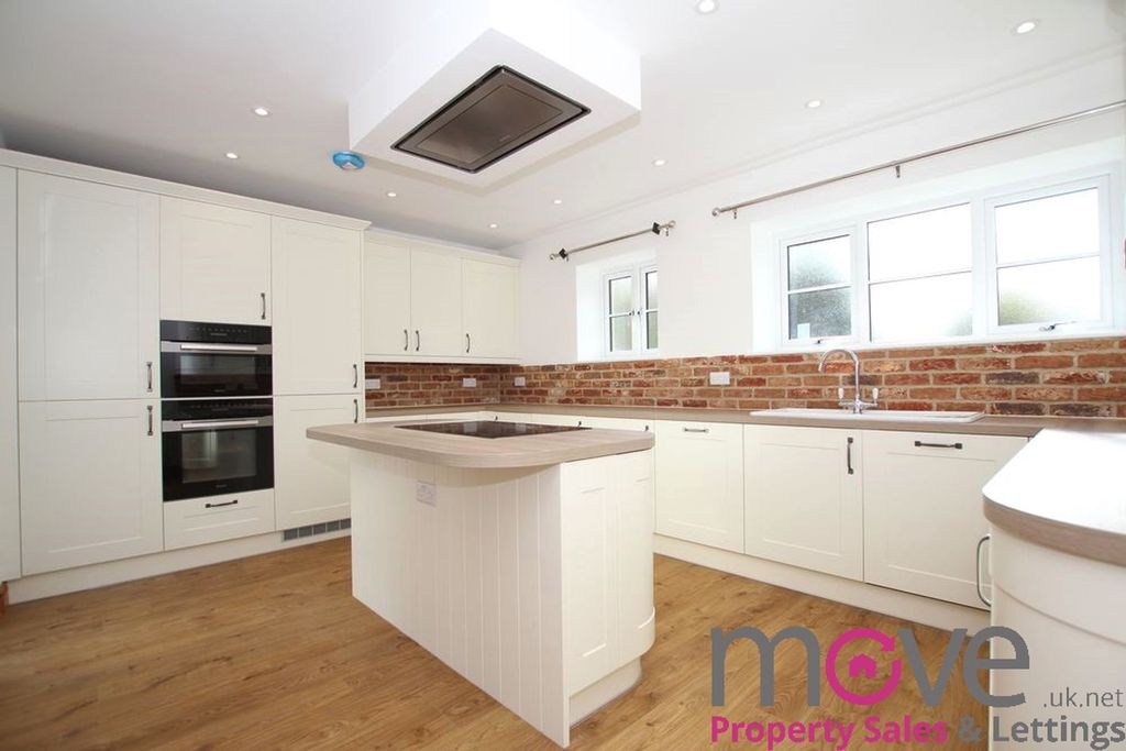 Property photo 2 of 8 Photo 1