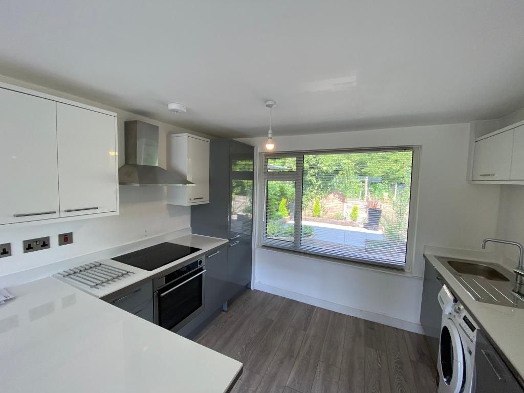 Property photo 2 of 6 Kitchen