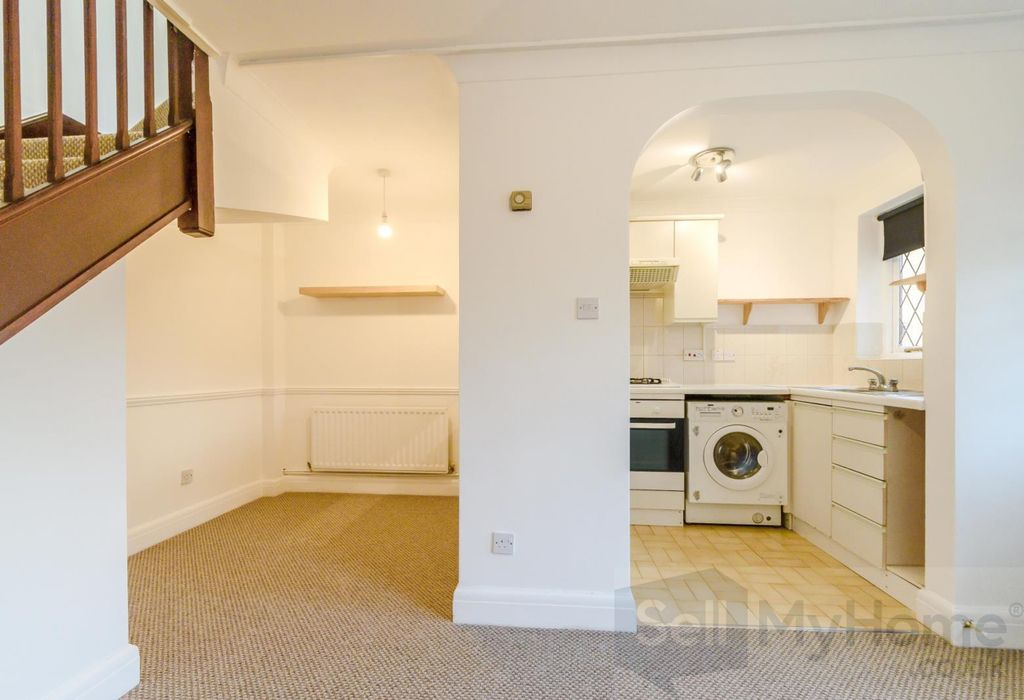 Property photo 3 of 12 Lounge