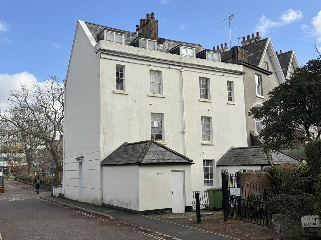 Property photo 1 of 8 Exterior