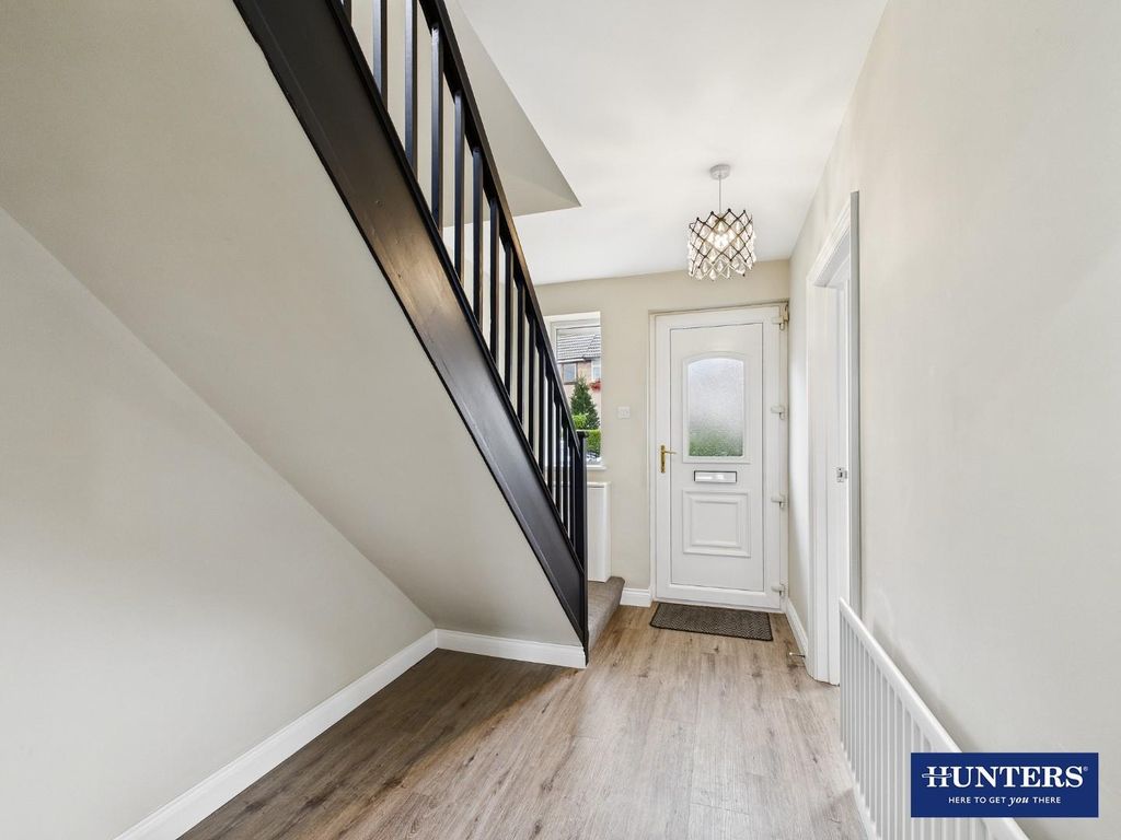 Property photo 2 of 25 Entrance Hall
