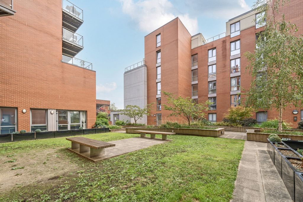 Property photo 1 of 21 1331132-3-689c962...