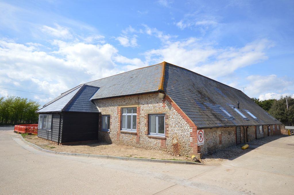 Property photo 1 of 9 Home Farm Selsey (Main)