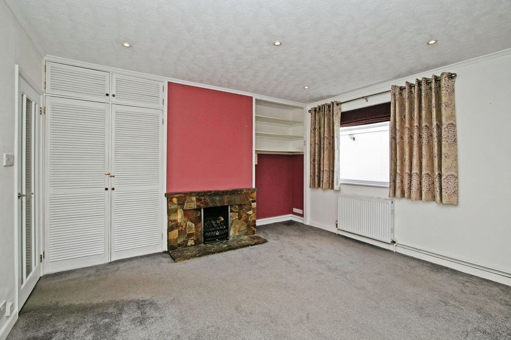Property photo 3 of 25