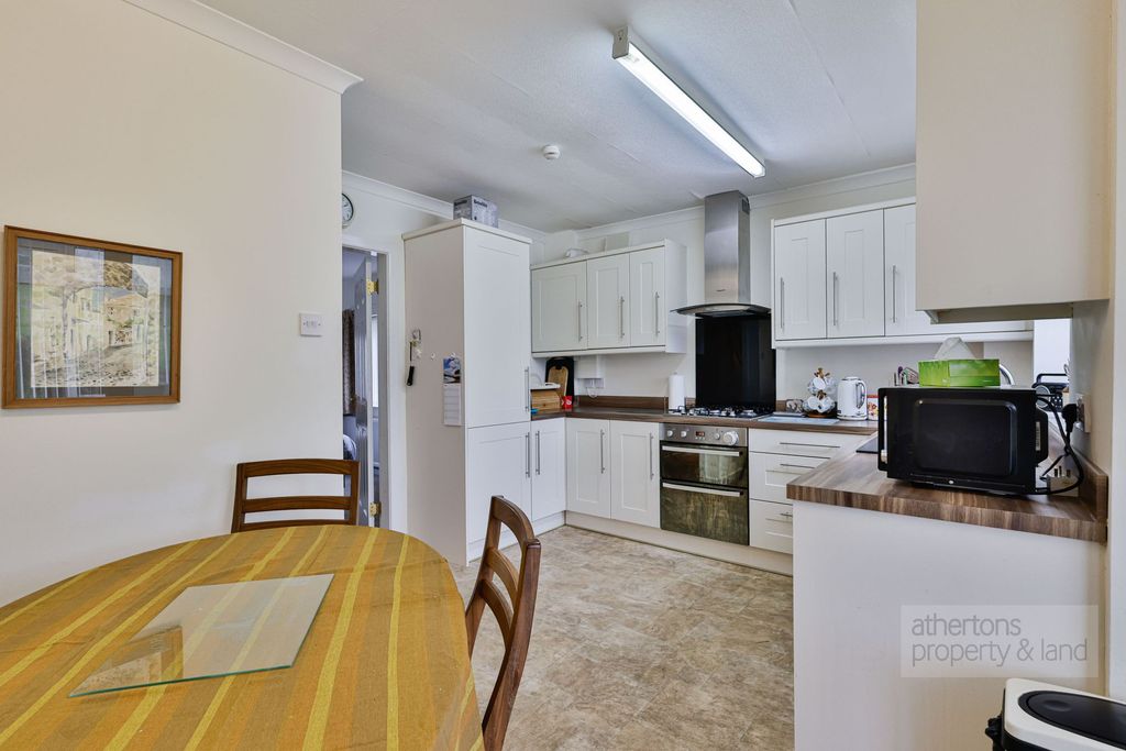 Property photo 2 of 33