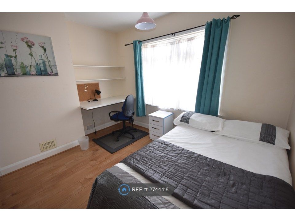 Property photo 1 of 26 Bedroom 3