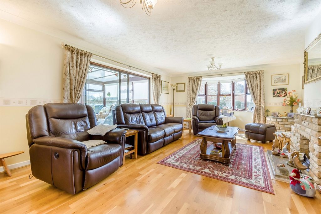 Property photo 2 of 18