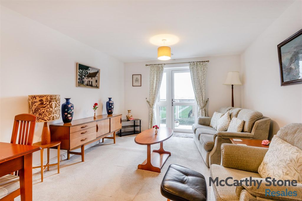 Property photo 1 of 19 8677178-Interior01.Jpg