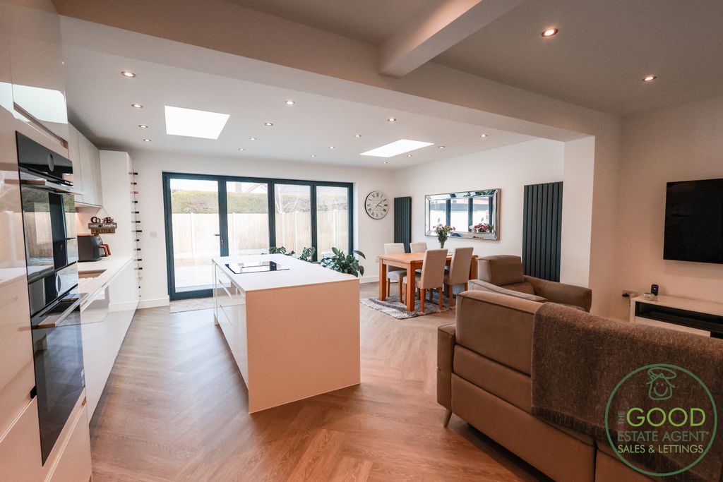 Property photo 2 of 21