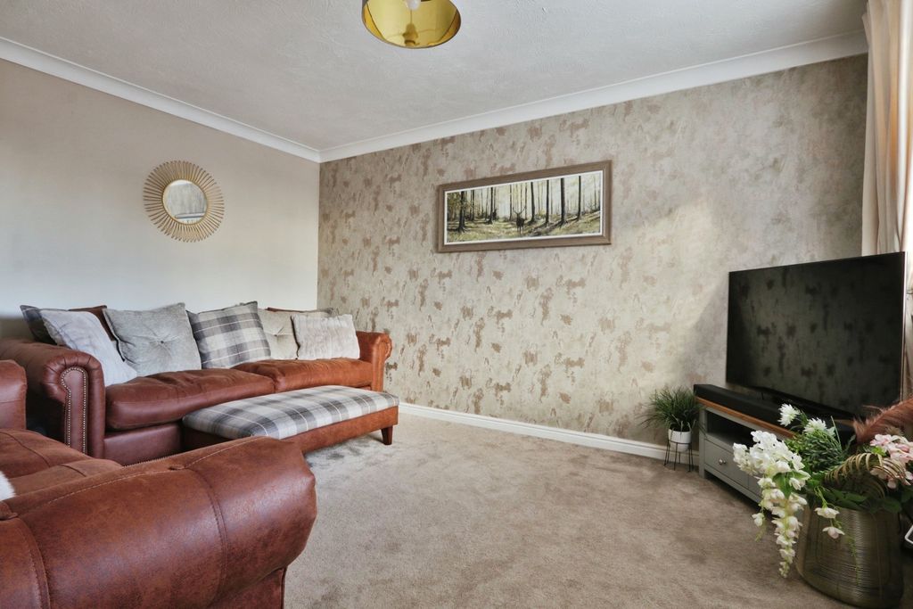 Property photo 3 of 16 4697214