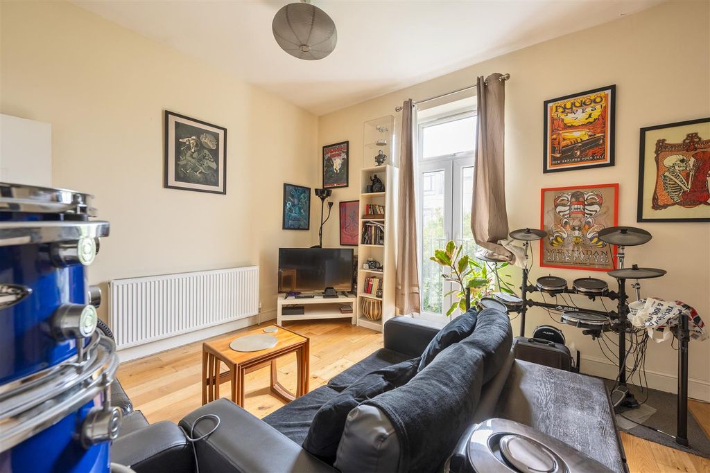 Property photo 3 of 12