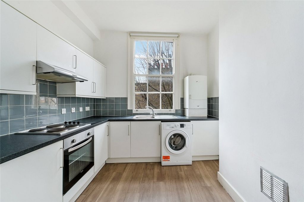 Property photo 3 of 10 Kitchen