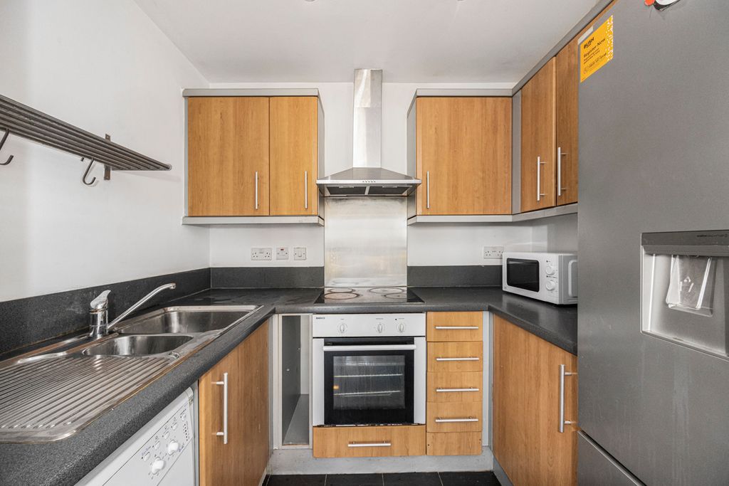 Property photo 3 of 15 Memorial Heights, Monarch Way -007