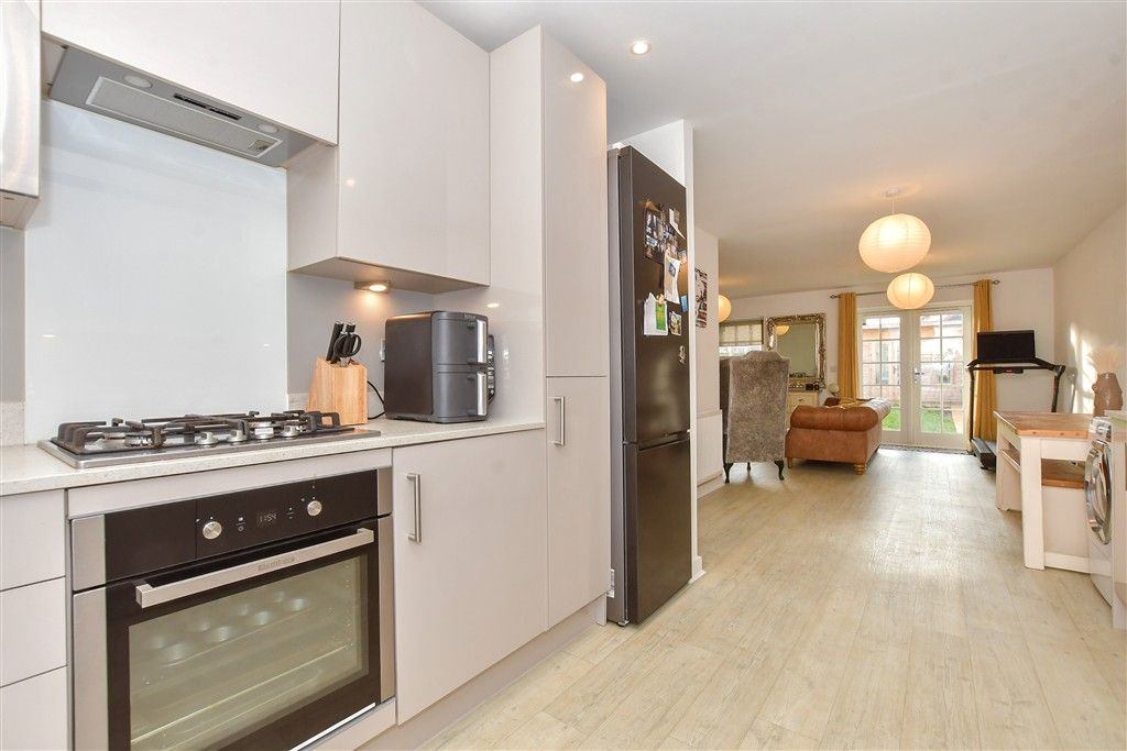 Property photo 2 of 11 Kitchen