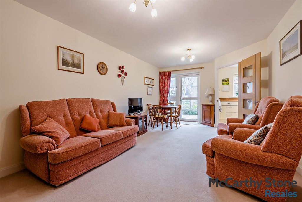 Property photo 2 of 21 8682036-Interior11-800.Jpg