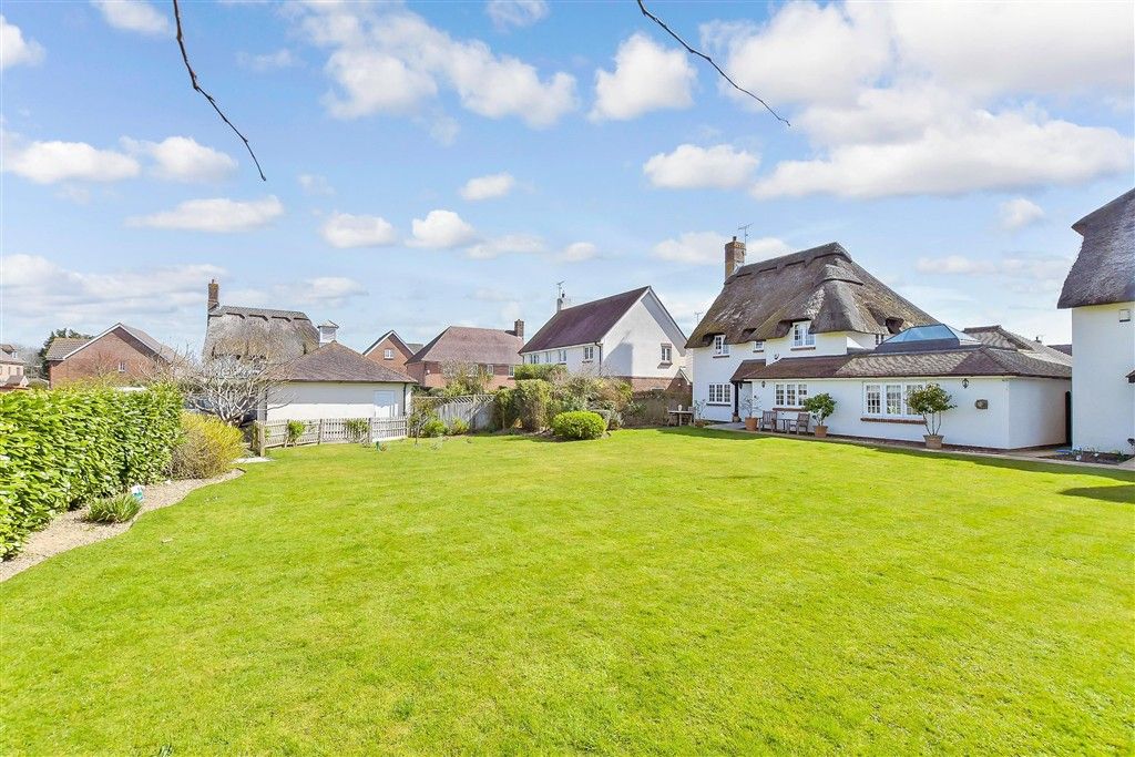 Property photo 2 of 17 Communal Gardens