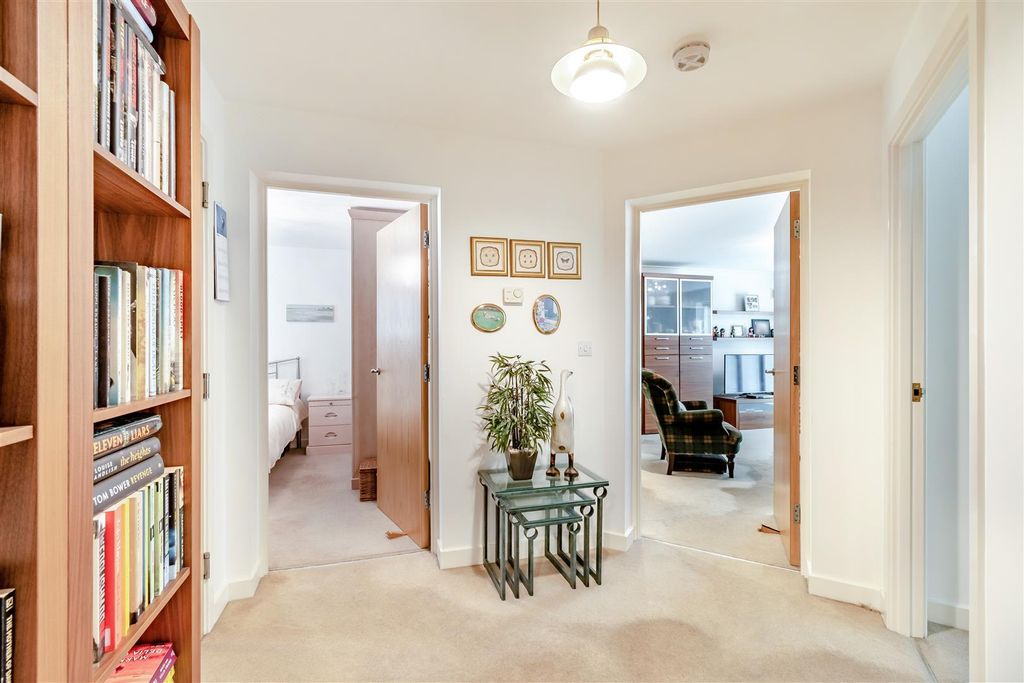 Property photo 2 of 12 8652911-Interior16.Jpg