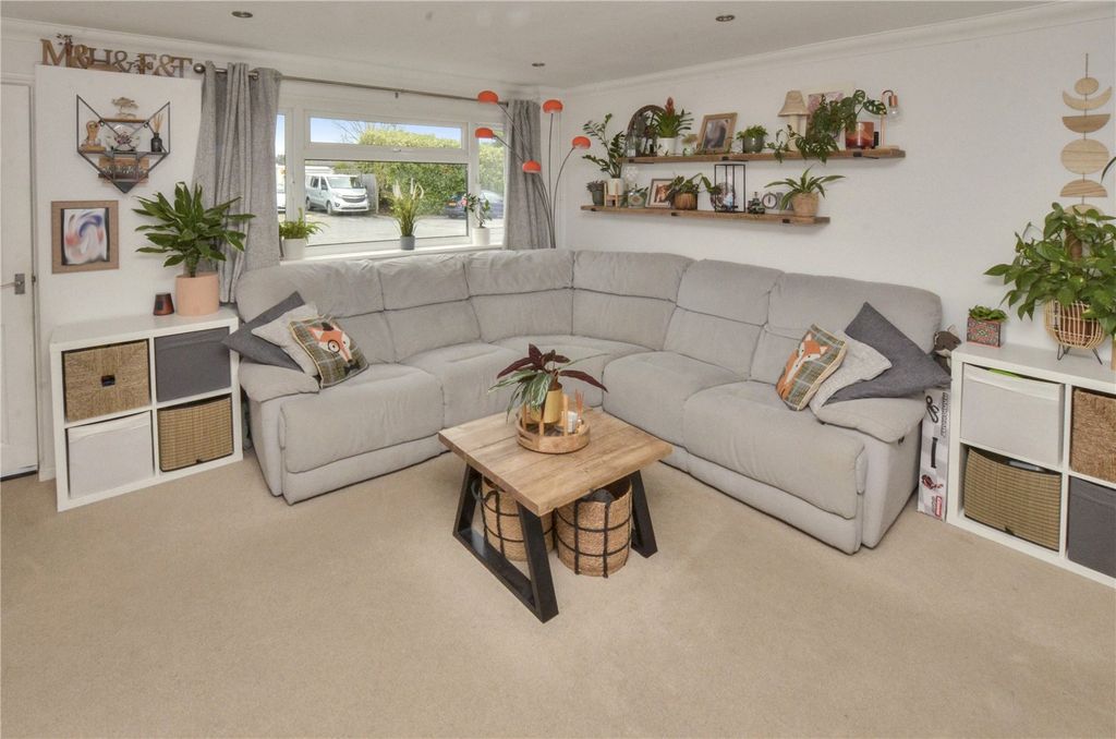 Property photo 2 of 22 Lounge