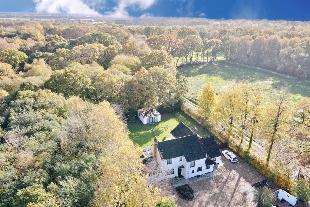 Property photo 1 of 42 Five Bedroom Family Home