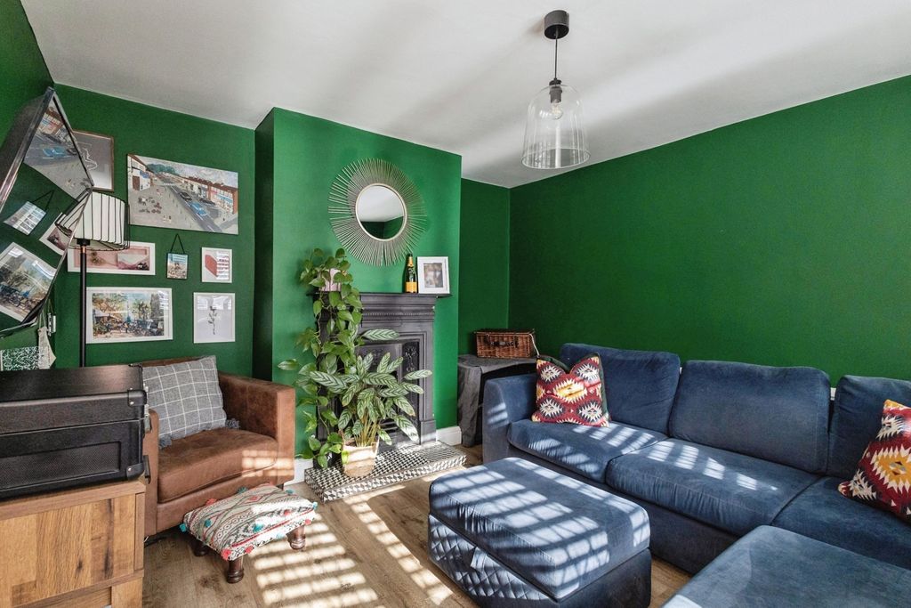 Property photo 2 of 17 Pbox-Img.Jpg